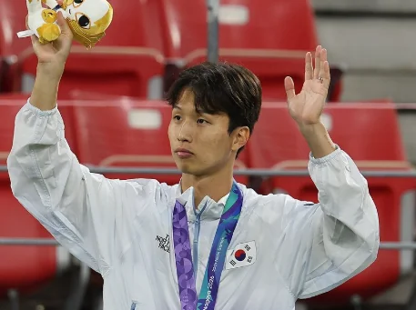 Eom Ji‑sung Allegedly Subjected to Racist Abuse in England.