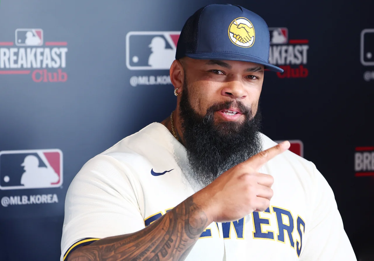 Eric Thames returns to 'second home' with enthusiasm.