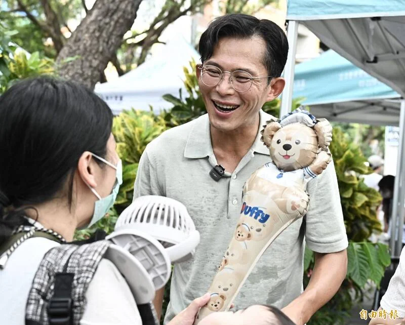 黃國昌任時力主席，李正皓稱入黨者為黃人馬.