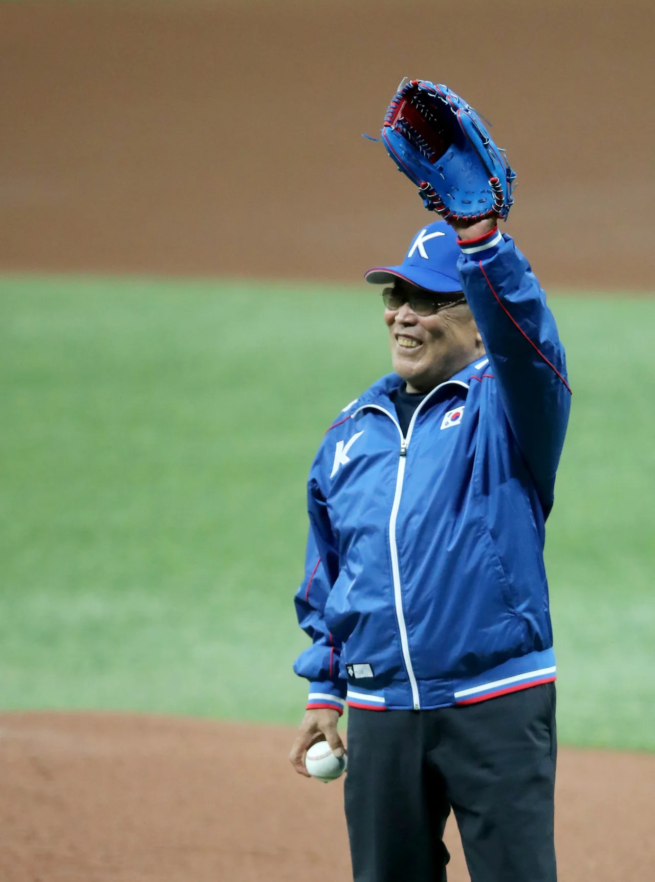 Korean Baseball Icon Baek In-chun Battles for Life.