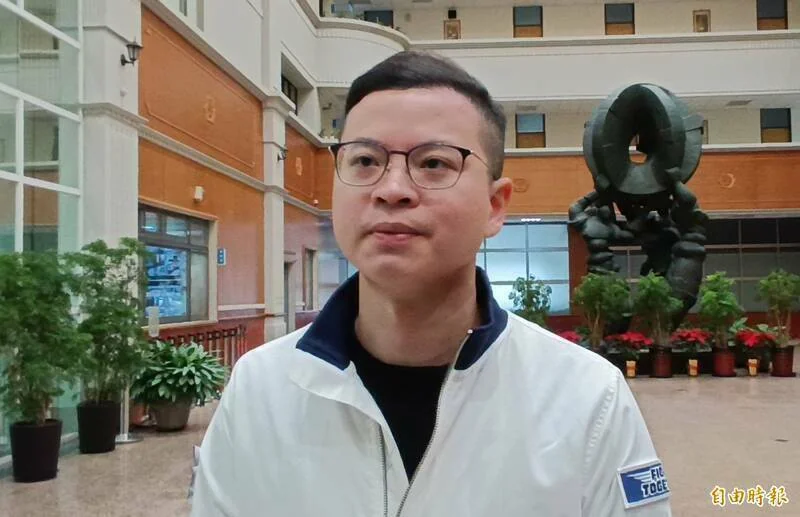 凌濤批黃世杰抄政見：不懂就別亂講