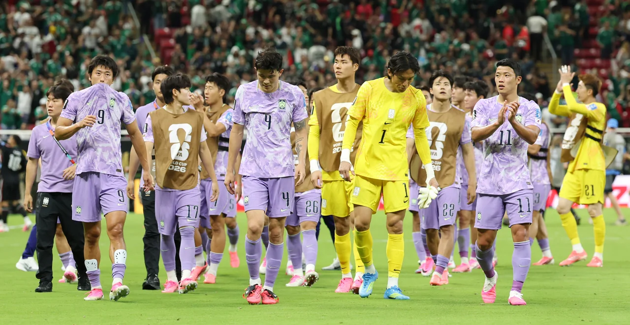 Mexico Defeats South Korea 1-0 in World Cup Match.