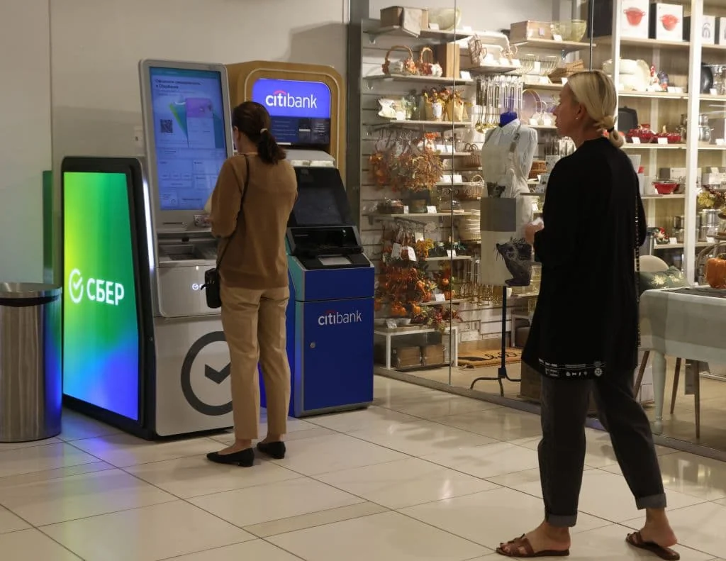 Russia's Banks Hit by Widespread Outages.