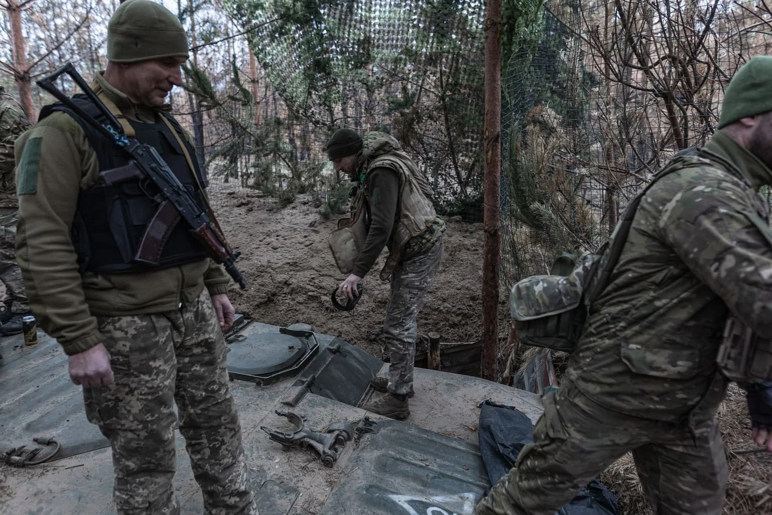 "Russia-Ukraine Conflict Update: Fatalities, Humanitarian Efforts and Wage Disputes"