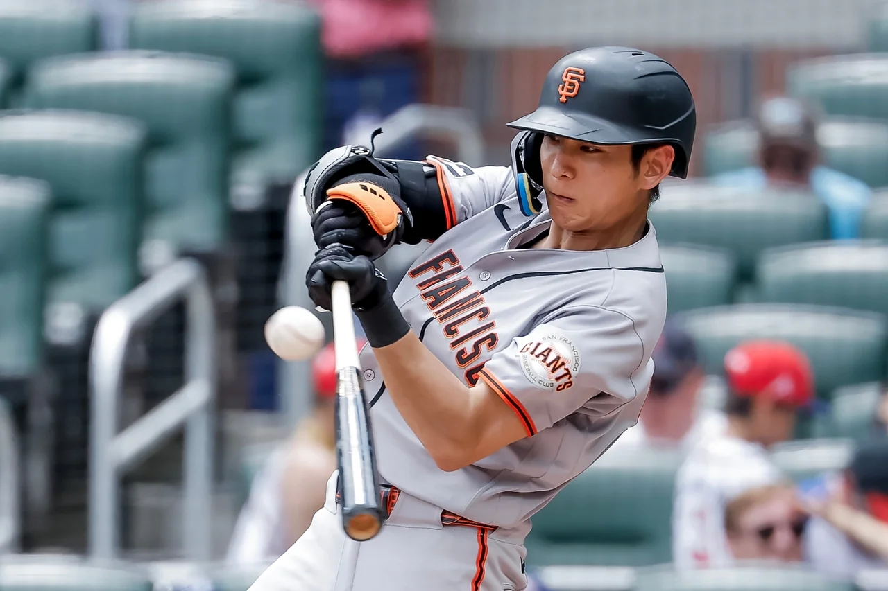 SF Giants' Lee Jung-hoo ends homer drought in resumed game.