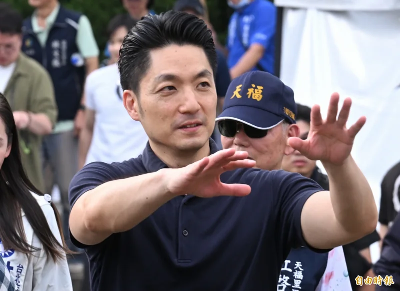 誰怕被罵還怕被問，蔣萬安偷探雞絕食