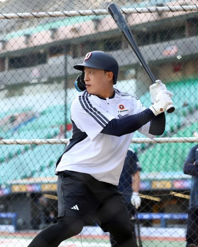 Son Ah-seop Aims to Repay Bears for Signing Him.