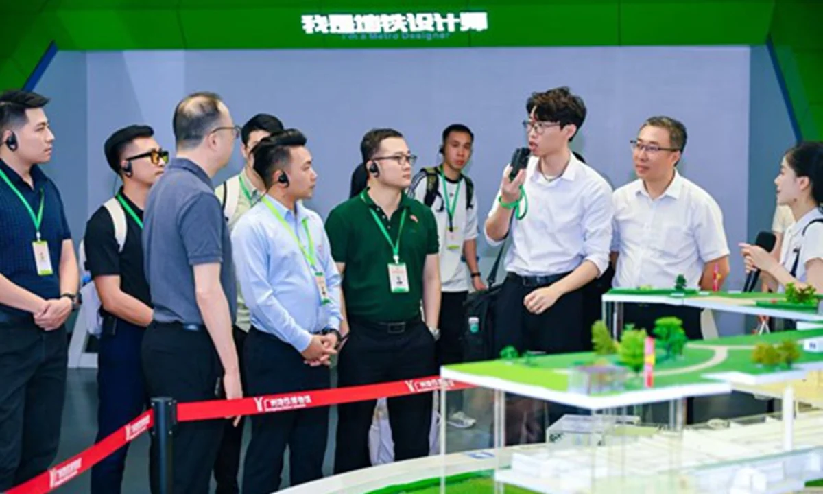 Vietnamese youth participate in Red Study Tour in China.