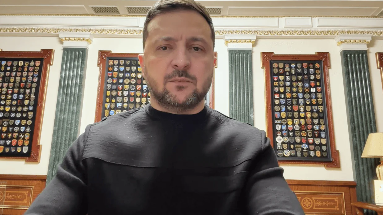 Zelensky warns of potential Russian strike.