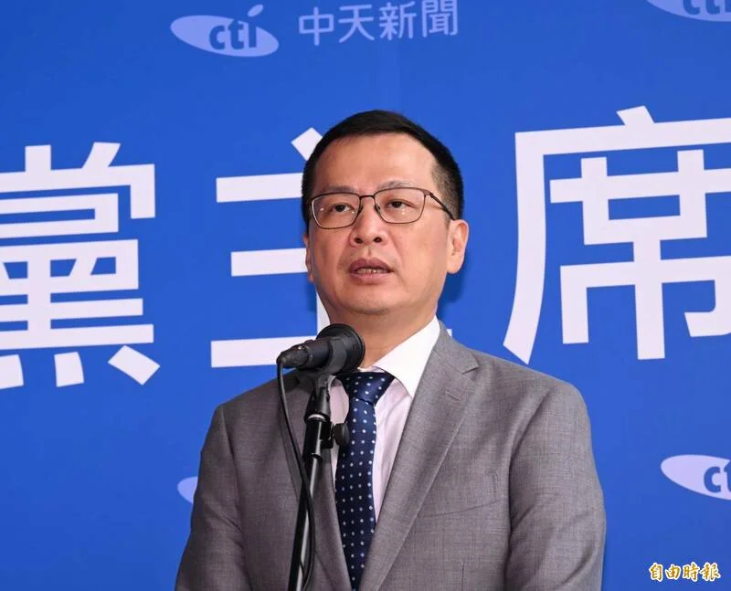 卓榮泰提議設「不領」1萬普發選項，羅智強稱其情勒支持者。