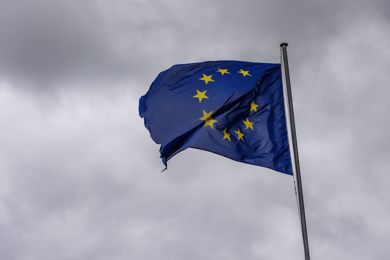 EU considers tougher Russia sanctions.
